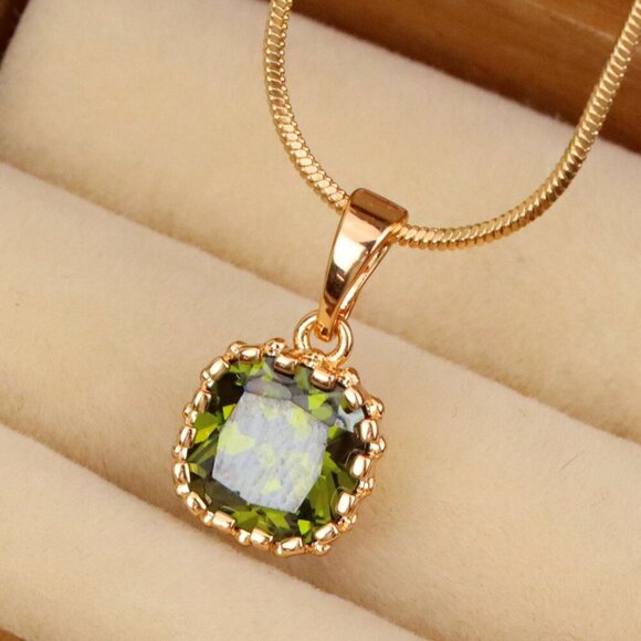 "Round Green Stone Rose Gold Pendant with Delicate Beaded Frame, XPPT1869 - Picture 1 of 13